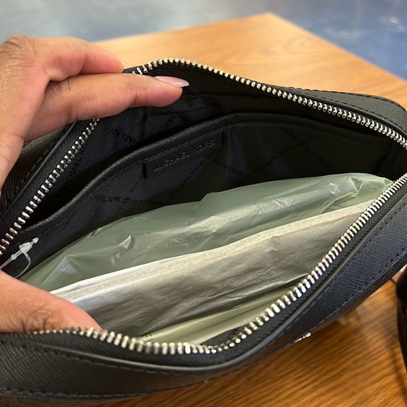 Michael Kors signature crossbody purse - Picture 3 of 3